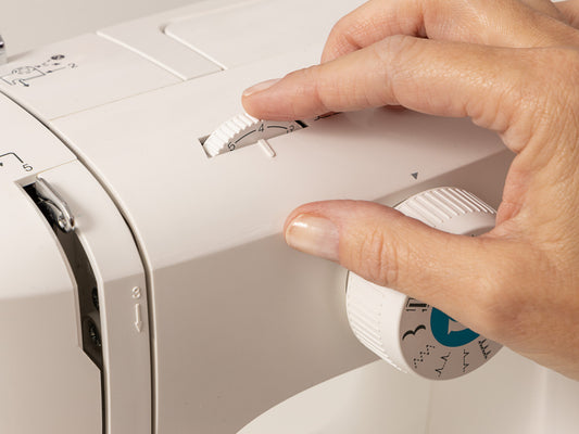 SINGER M2105 Sewing Machine