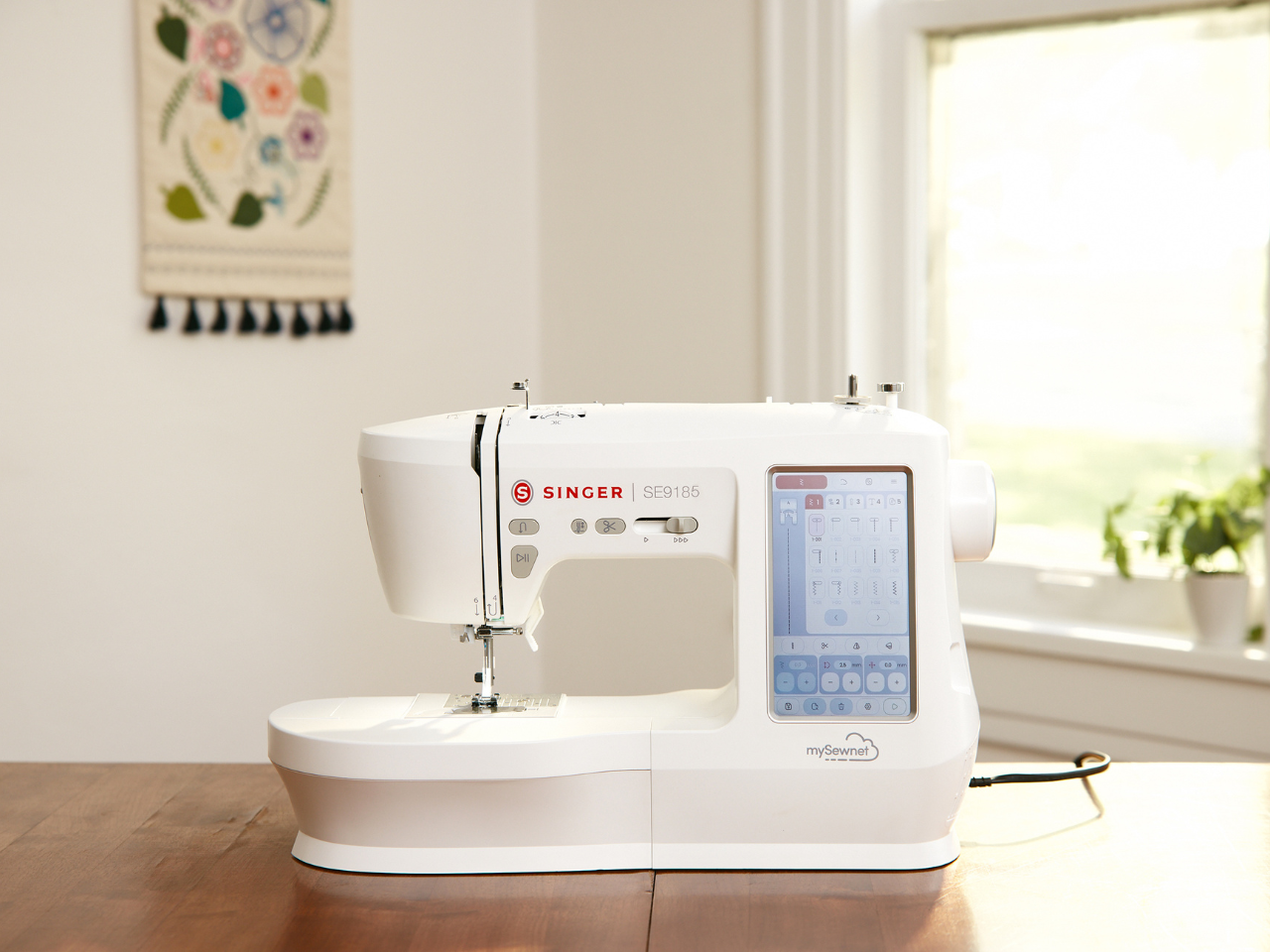 SE9185-machine-singer-lifestyle-image