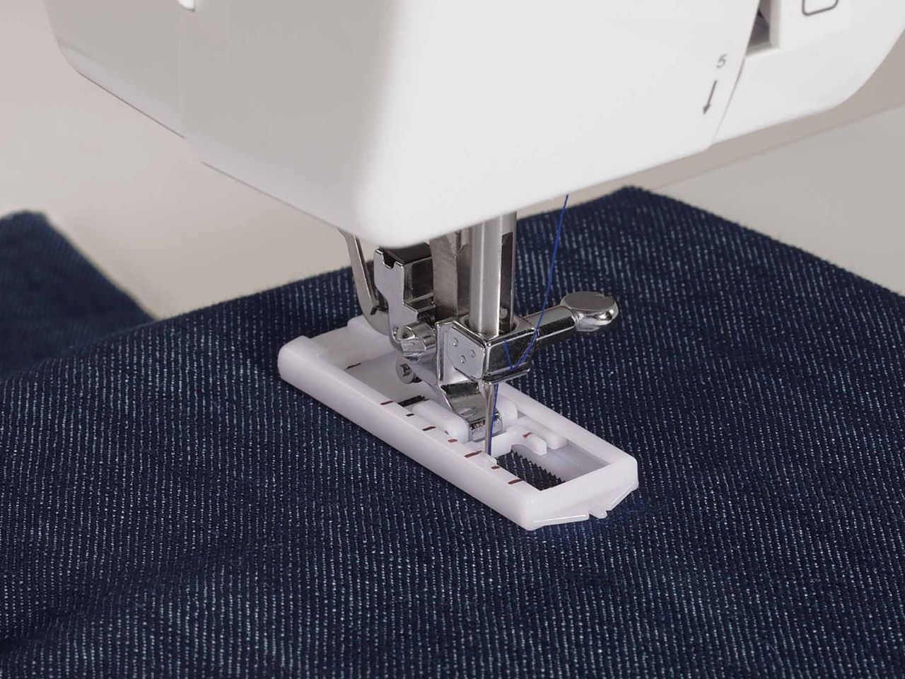 singer-1412-domestic-sewing-machine-buttonhole-on-denim-fabric