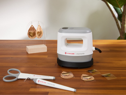 singer-momento-mini-press-in-use