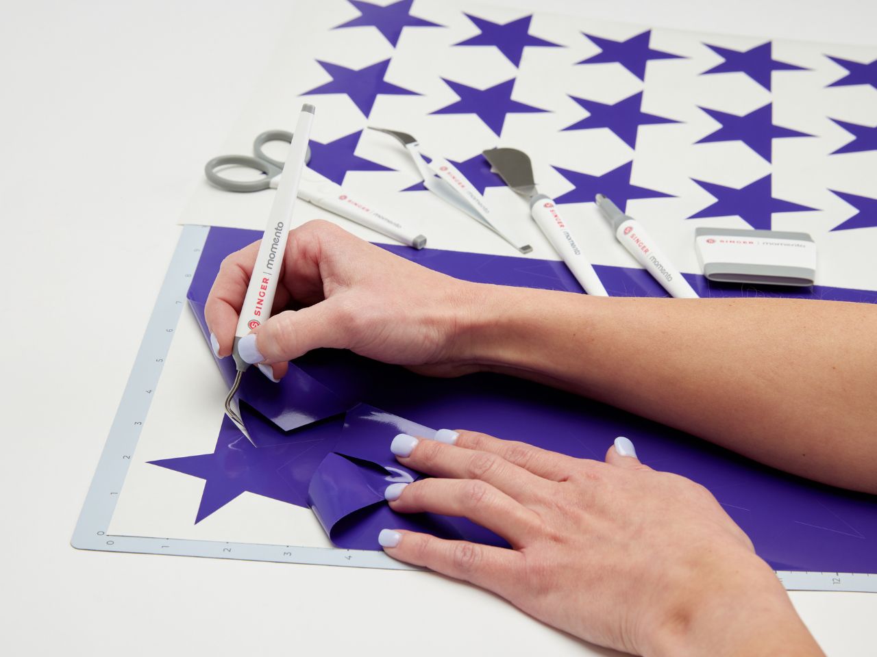 singer-momento-tool-set-being-used-to-remove-purple-stars